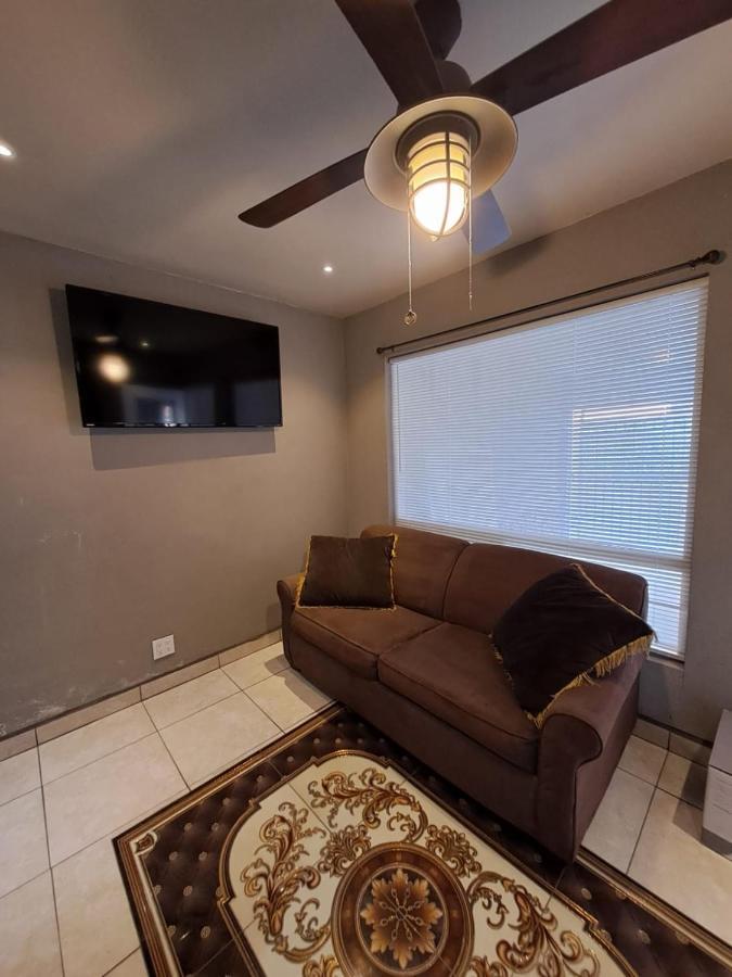 Departamentos Orange Apartment เอนเซนาดา ภายนอก รูปภาพ
