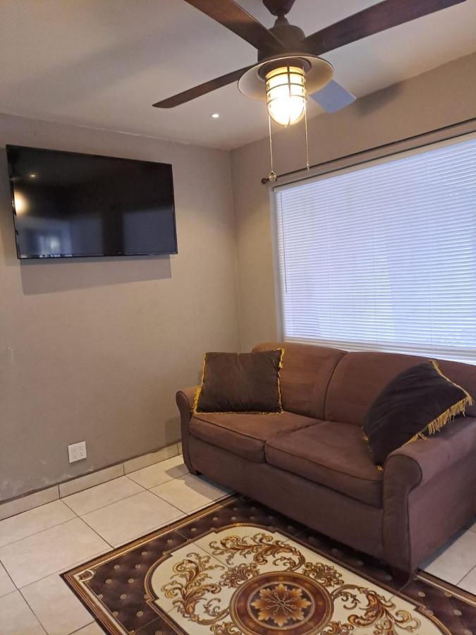 Departamentos Orange Apartment เอนเซนาดา ภายนอก รูปภาพ